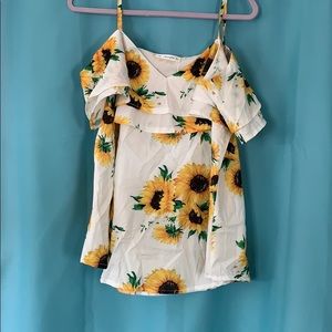 5 for $25 🍍NWT sunflower cold shoulder 🍍